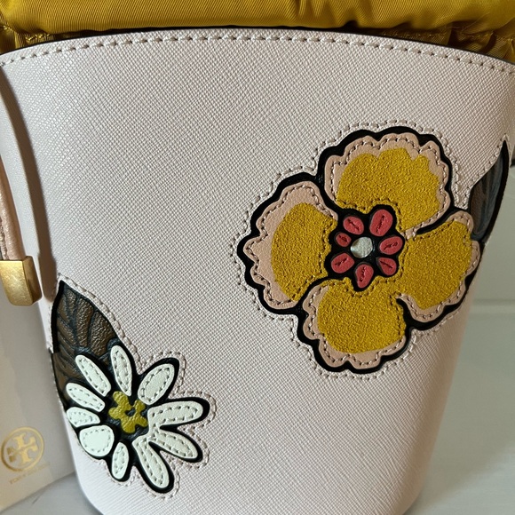 NWT Tory Burch Robinson Appliqué Mini Leather Bucket Crossbody Bag Pink - Picture 5 of 8